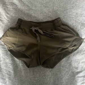 Lululemon shorts army green